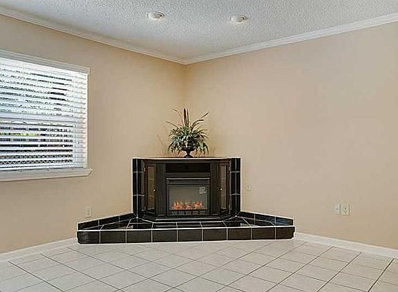 5th image of 1712 W Frisco Dr