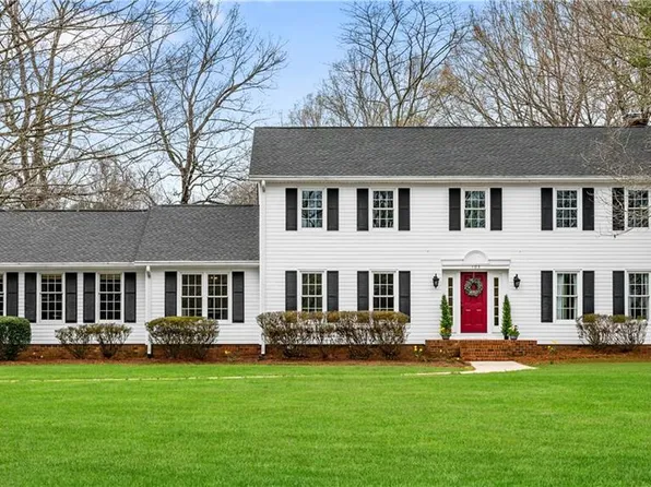 103 Tangle Dr, Jamestown, NC 27282