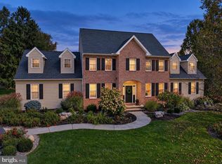 10 Burning Tree Ct, York, PA 17404
