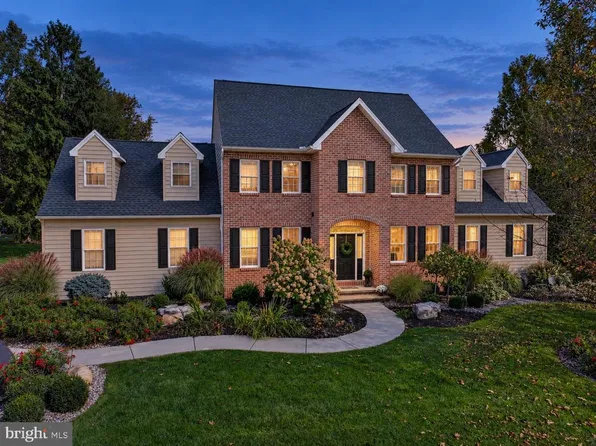 10 Burning Tree Ct, York, PA 17404