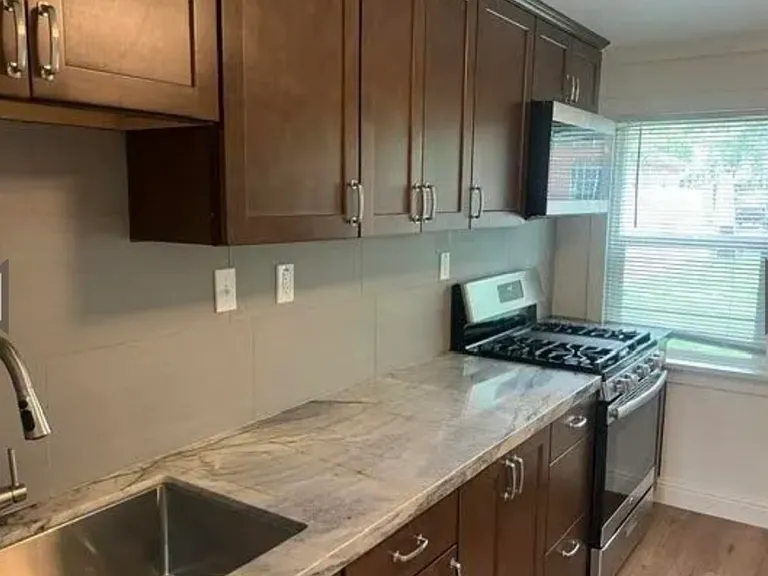 663 La Rue Ave #B — Photo 3