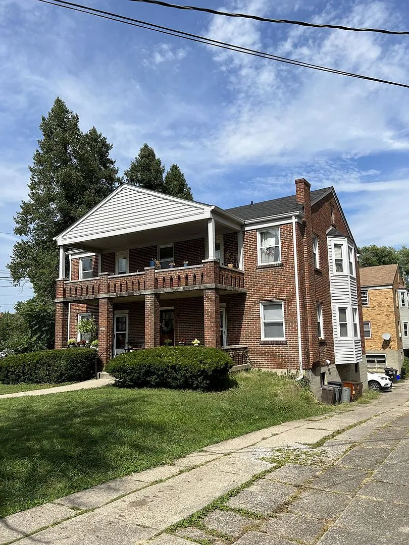 2214 Memorial Pkwy — Photo 1