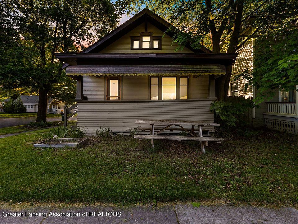 1st image of 301 S Clemens Ave