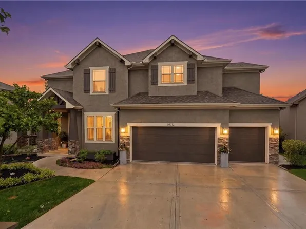 10715 S Appleridge Ln, Olathe, KS 66061