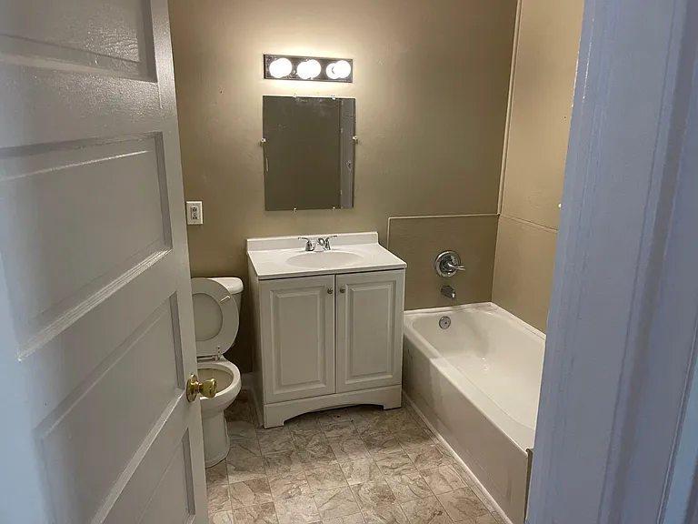 702 Sycamore St — Photo 8