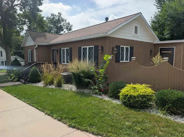 302 Maple Ave, Clinton, WI 53525