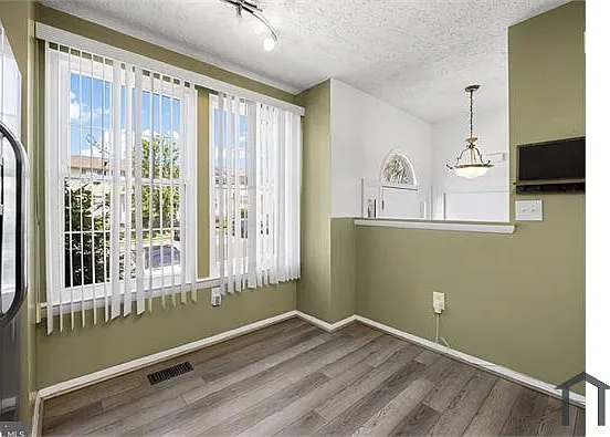3 bed, $3,000 — Photo 1