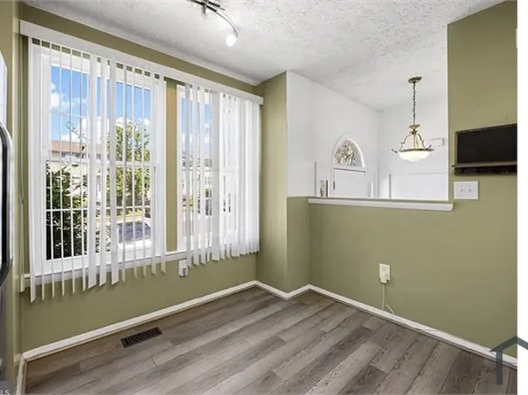 24 Blue Sky Dr, Owings Mills, MD 21117