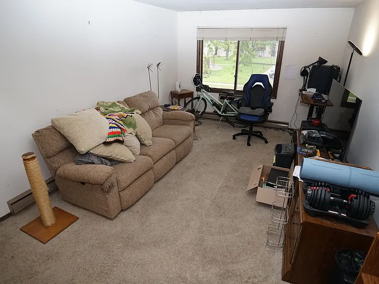 129-137 E Richards Rd — Photo 2