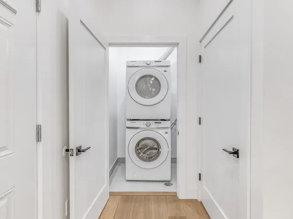 25-14 Newtown Avenue image 9 of 11