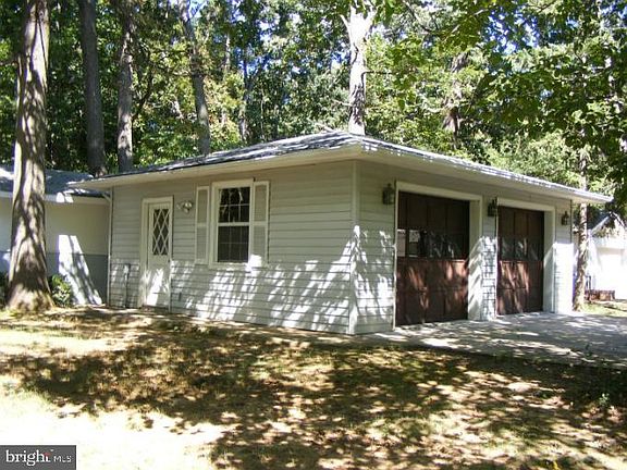 3rd image of 8458 Lyn Dale Dr