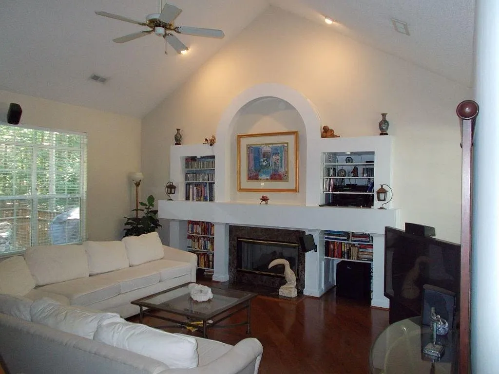 4834 Derbyshire Dr — Photo 3