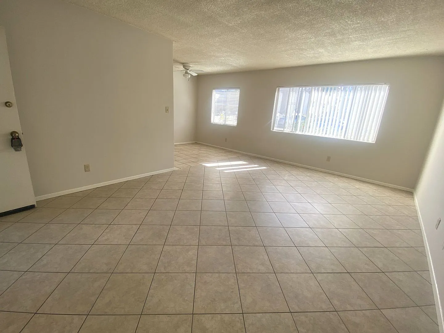 2311 Vanderbilt Lane — Photo 2