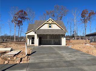103 Hunters Way, Opelika, AL 36801
