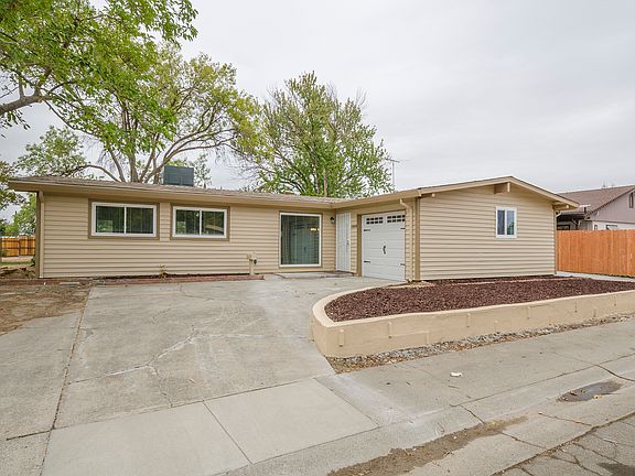 3rd image of 6464 Channing Dr
