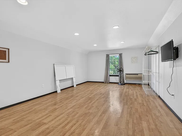 1760 Minear Rd — Photo 20