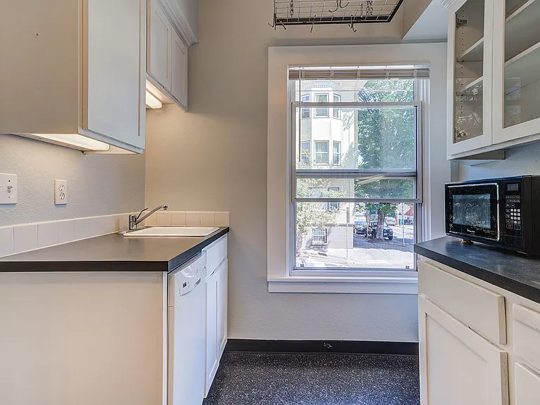 2110 NW Flanders St — Photo 40