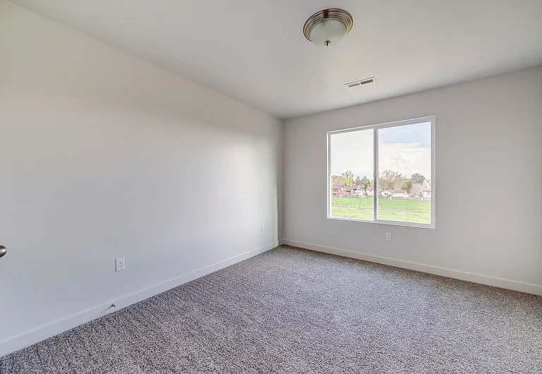 539 W 1520 S — Photo 14