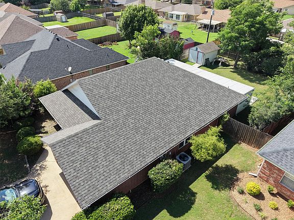 3rd image of 2705 Briarwood Dr