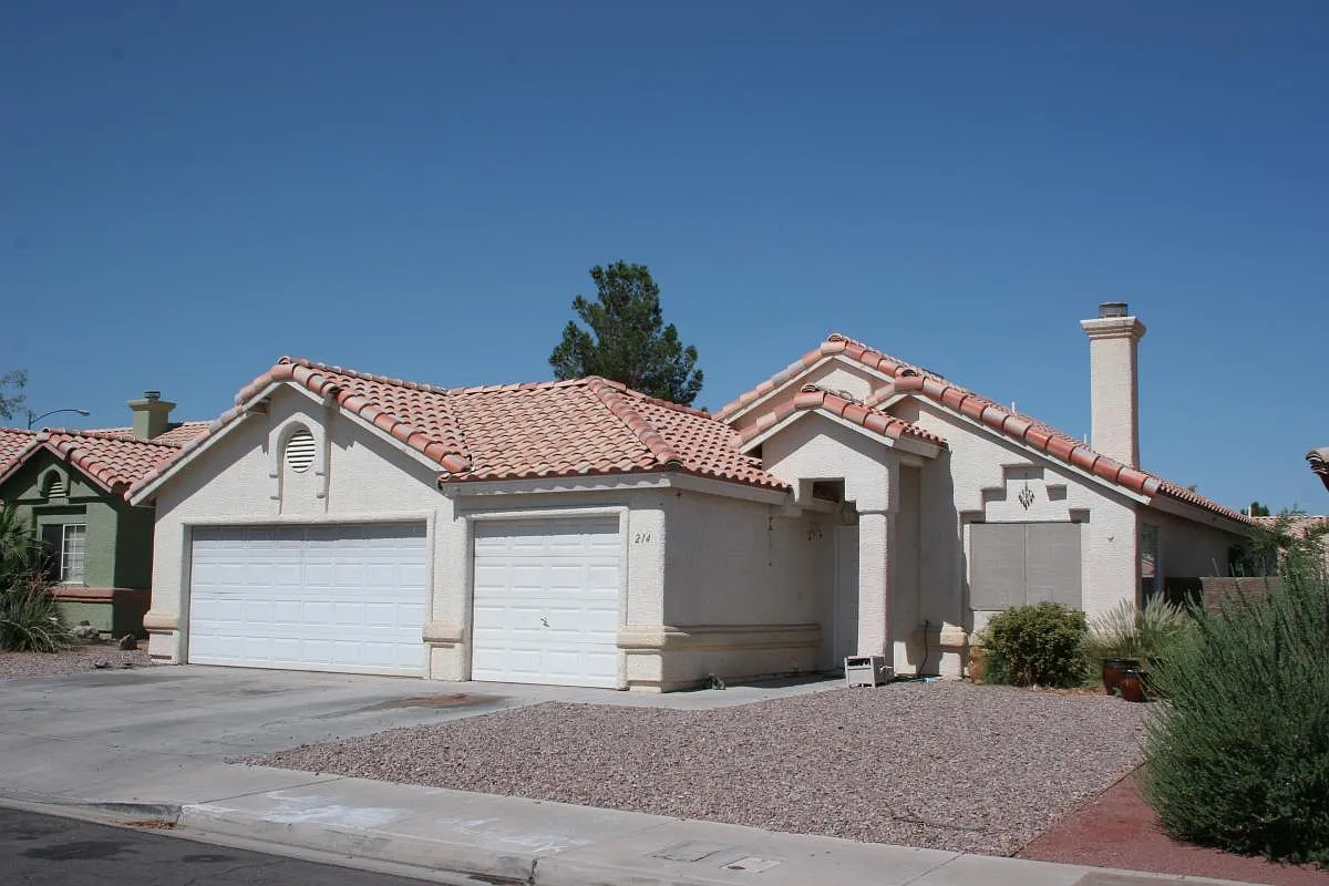 3 bed, 1494 sqft, $1,945 — Photo 1