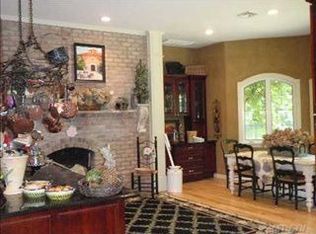 17 South Rd, Oyster Bay, NY 11771