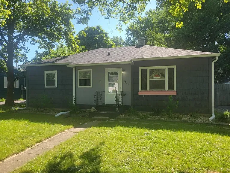 1213 Park Dr — Photo 1