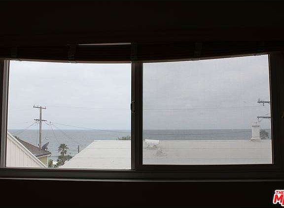 4th image of 130 Seaview St
