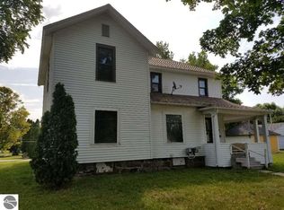 203 S East St, Saint Louis, MI 48880