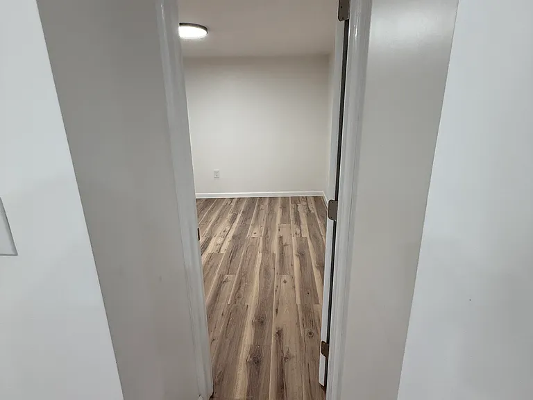 128 Campbell Ave #BASEMENT — Photo 11