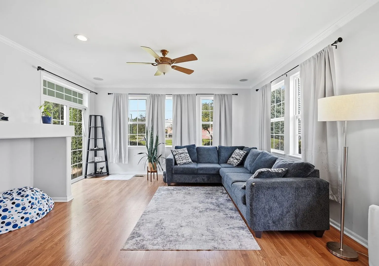 2 bed, 2.5 bath, 1729 sqft, $2,850 — Photo 3