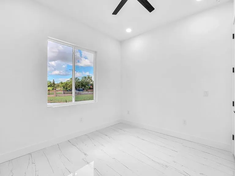11921 Fort King Hwy — Photo 20