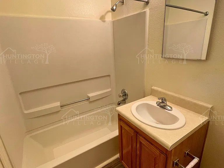 703 McClellan St — Photo 4