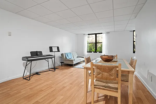 Sold by BREU CHURCHILL | media 3