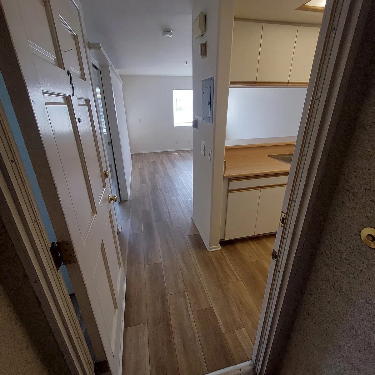 Apartment 3 - Entry - 643 W 7th St #3
