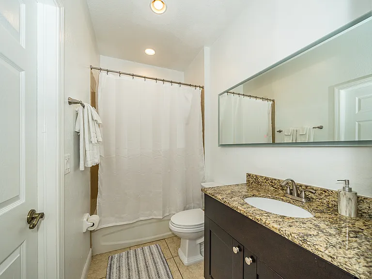 205 E Kirby St — Photo 10