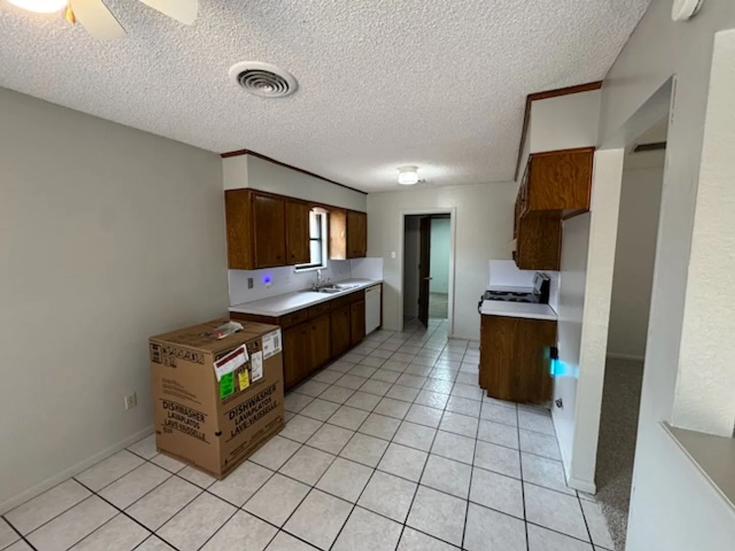 Charming 3-bedroom, 2-bath home — Photo 4