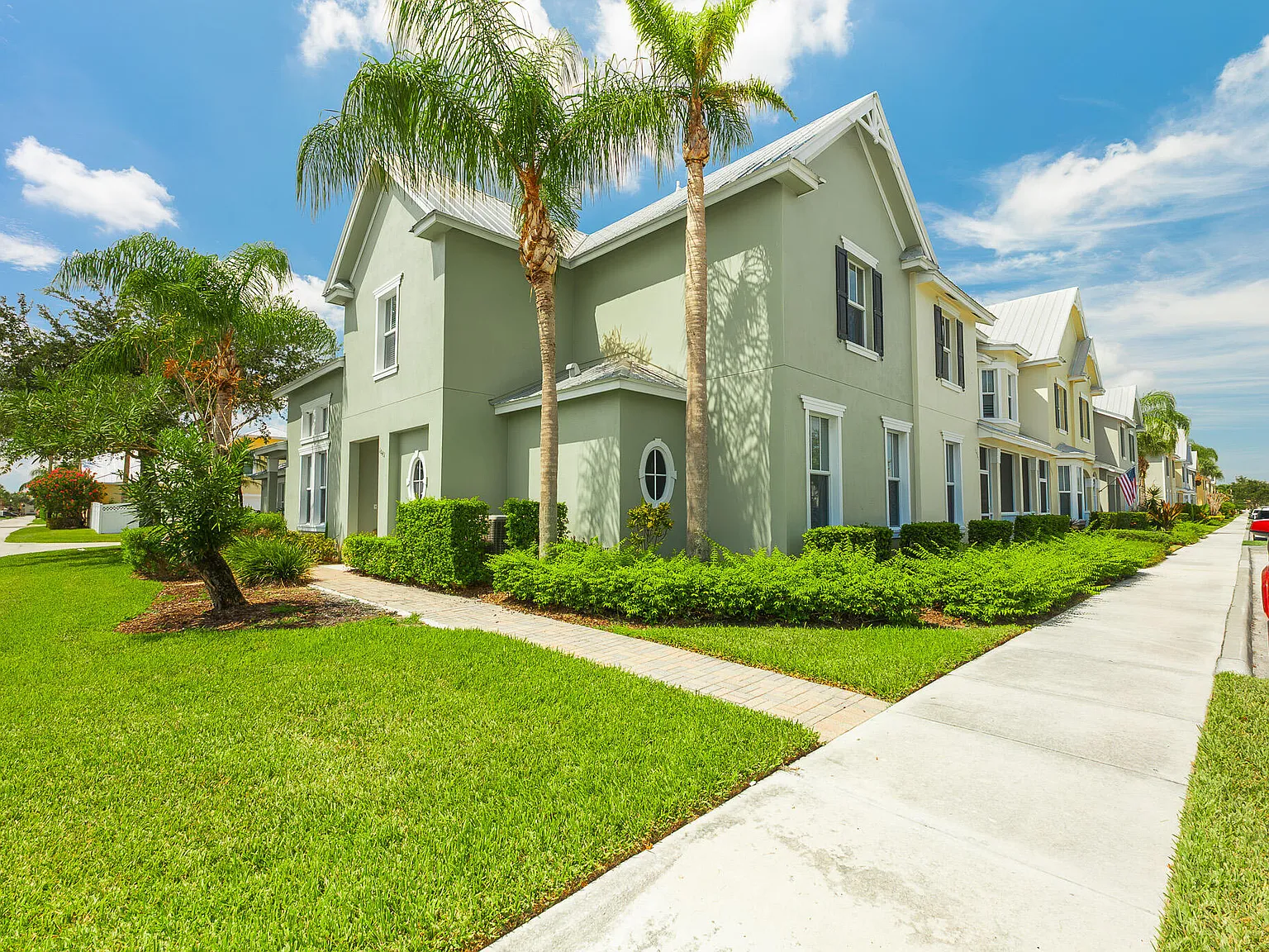 3 bed, 2.5 bath, 2028 sqft, $2,695 — Photo 2