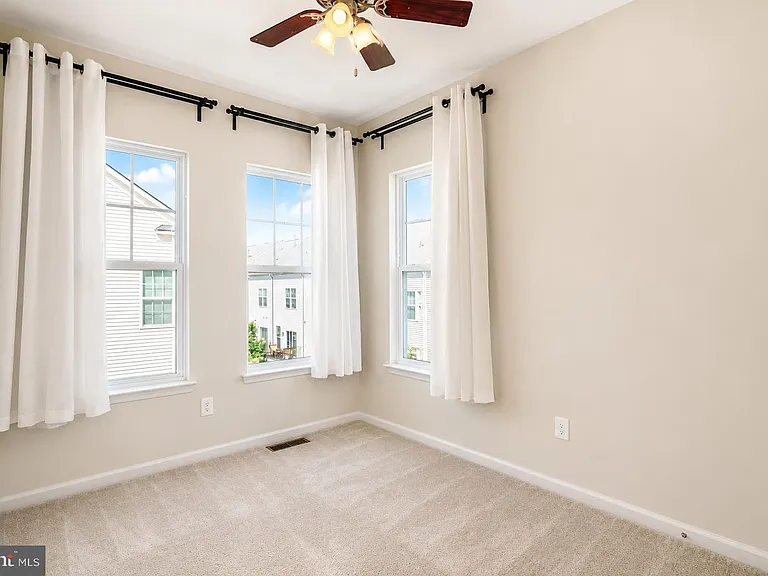 22520 Phillips St #401 — Photo 32