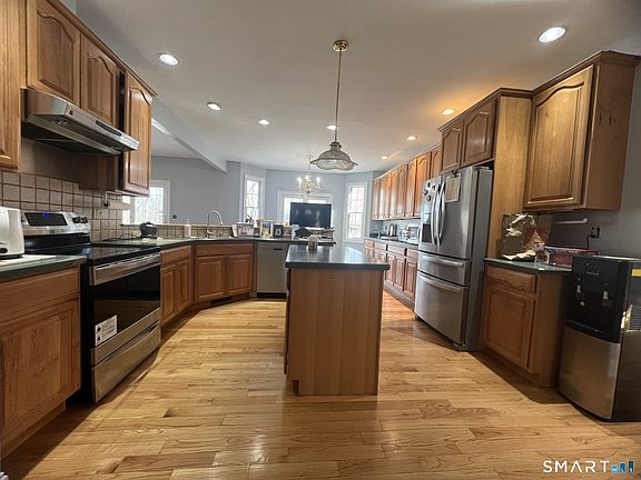 3rd image of 7 Old Town Road