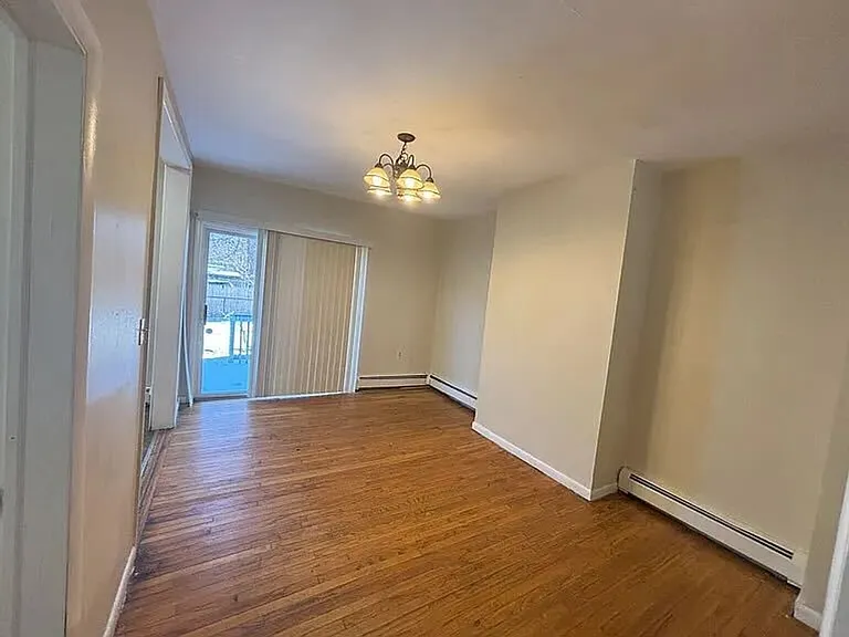 256 Ontario St — Photo 8