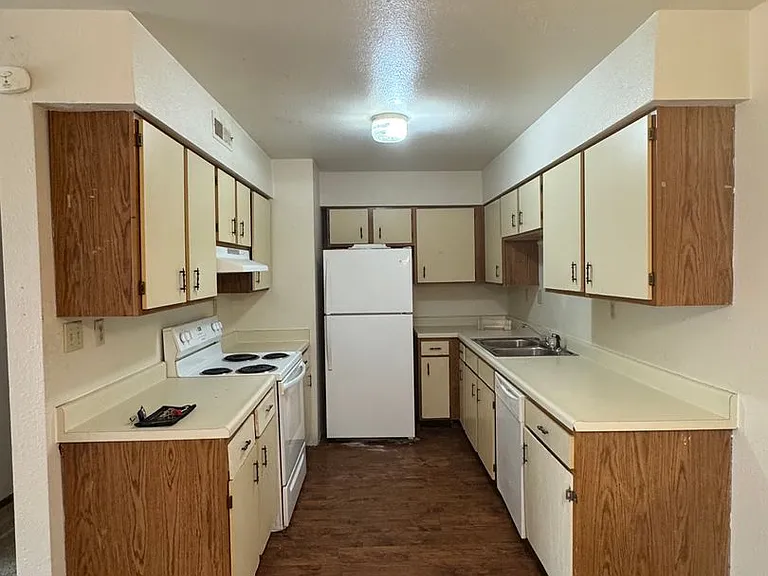 Douglas Apartments - 400 Judy Street - Heart of Branson — Photo 7