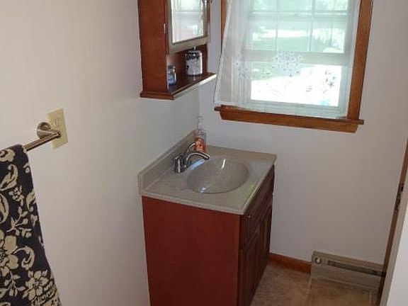 5th image of 72 Salem St