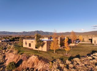 8 Golf Course Dr, Ranchos De Taos, NM 87557