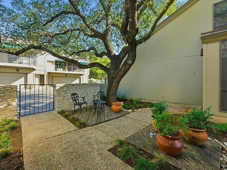 1821 Westlake Dr #105 — Photo 1