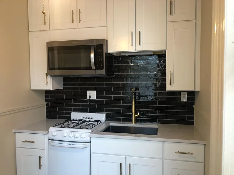 208 S 3rd St #A — Photo 7