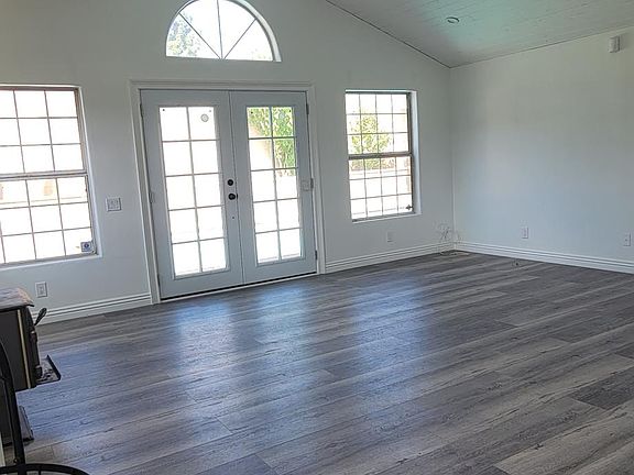 4th image of 1134 W Quince St