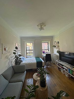 2nd image of 207 W 80th St APT 5A