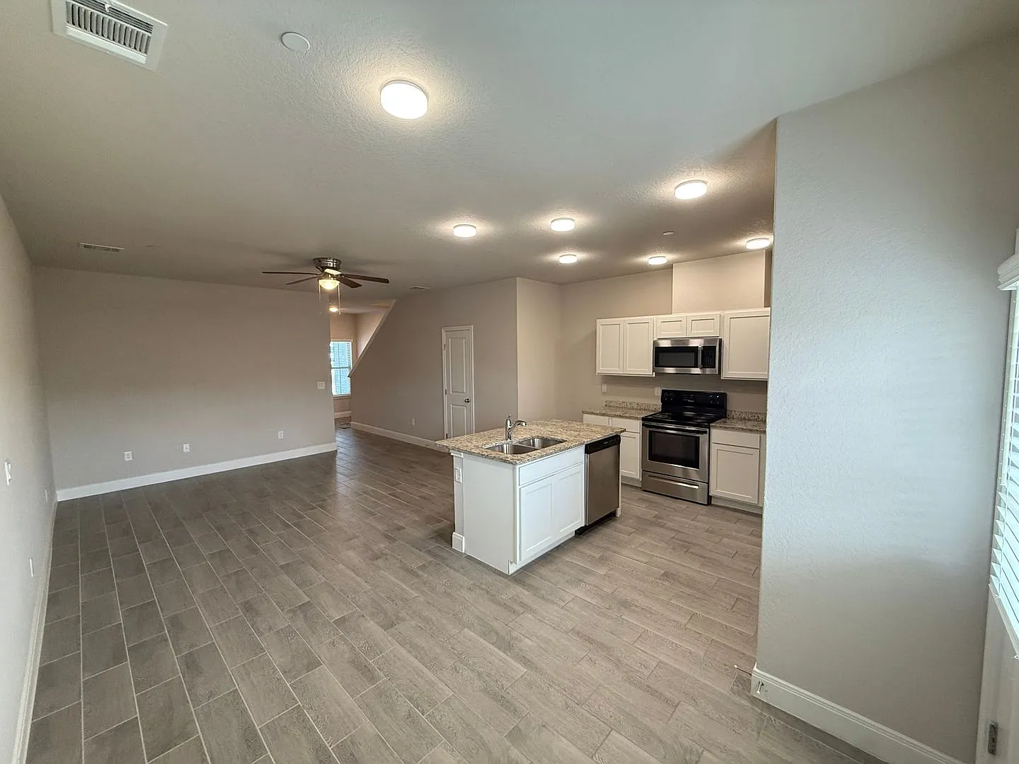 Beautiful townhome in Live Oak quick access to I35 and 1604! — Photo 4