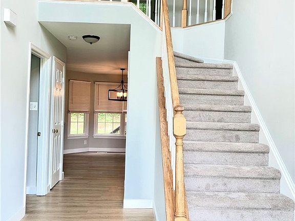 2nd image of 12 Wren Way Ct