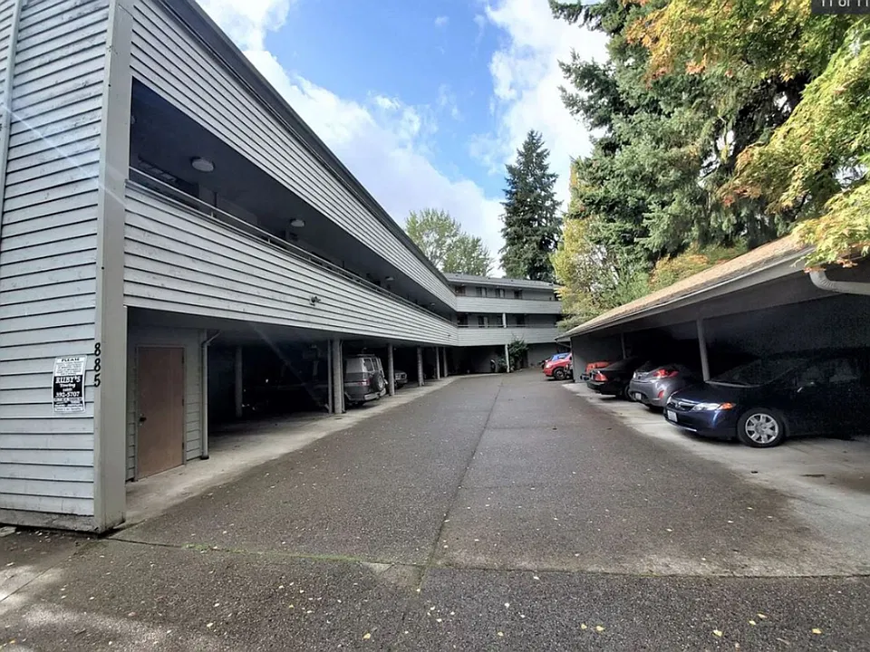 885 3rd Ave NW